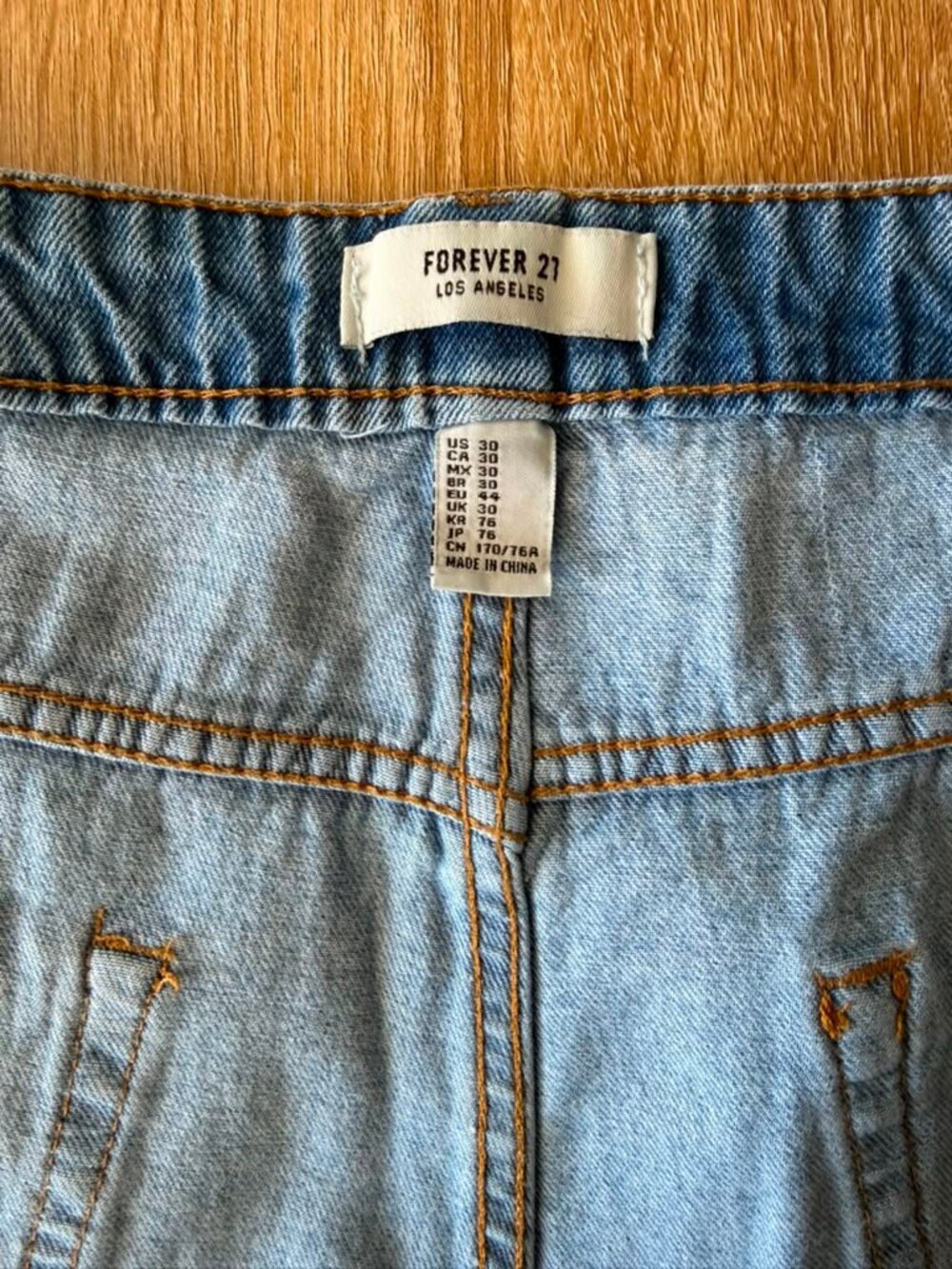 Forever 21 Light Wash Denim Shorts 100% Cotton Cuffed Hem Size 30 - Picture 9 of 10